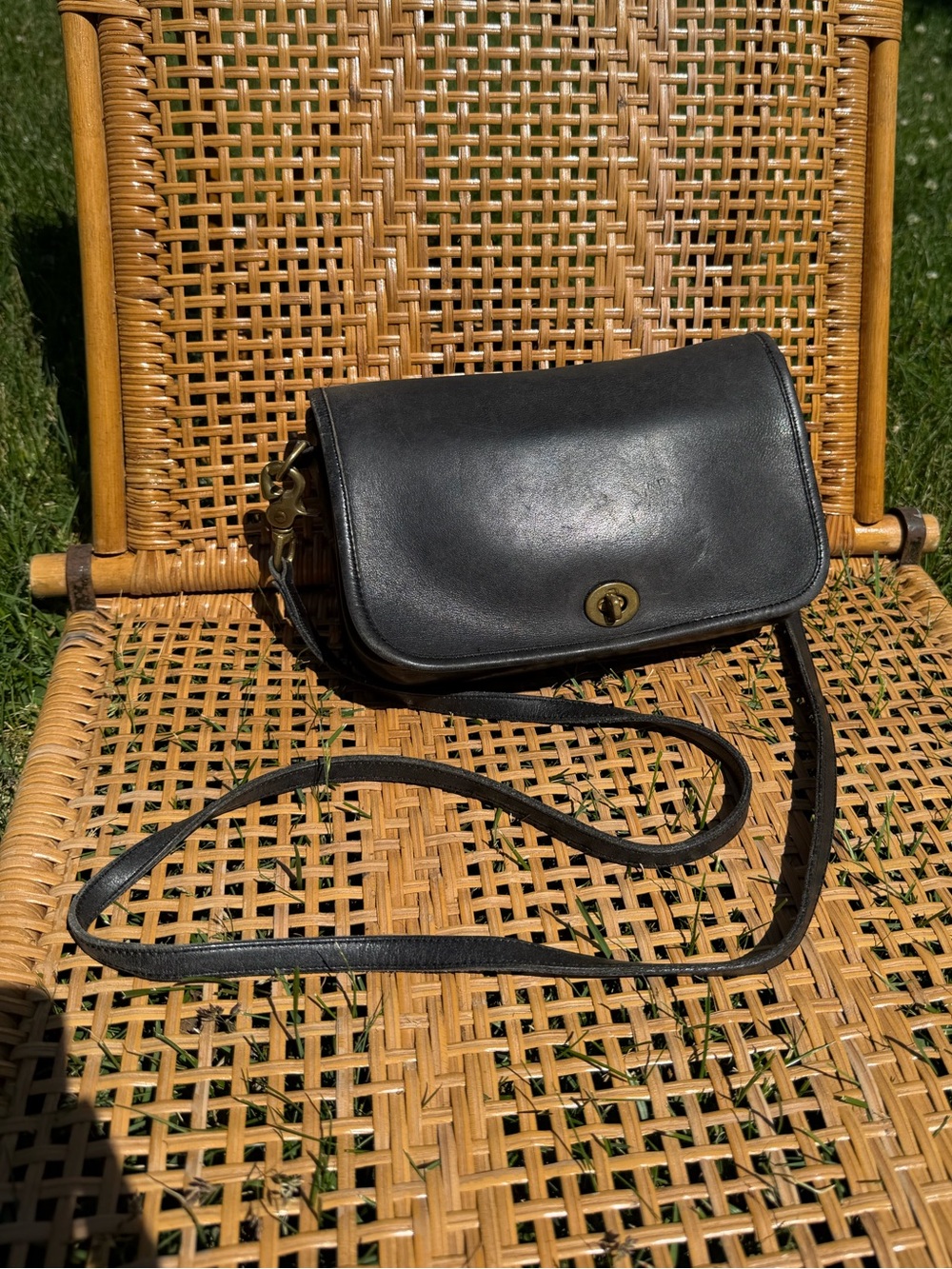COACH Vintage Pocket Purse in Black Glovetanned Leather - Crossbody